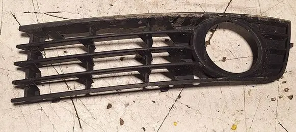 Audi A4 S4 B6 8E 8H Front bumper lower grill 8E0807681