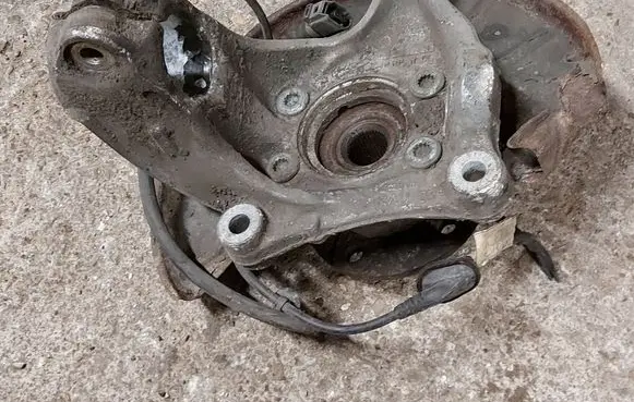 Volkswagen PASSAT B6 Front wheel hub spindle knuckle