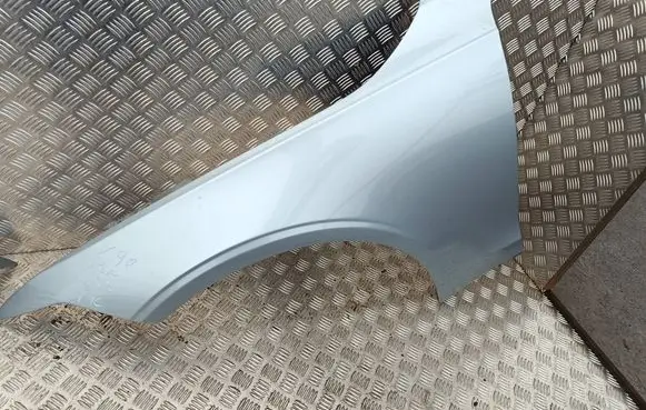 Volvo S90, V90 Fender