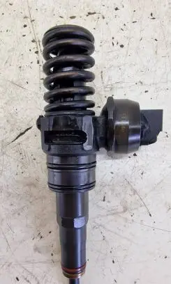 Volkswagen PASSAT B6 Fuel injector 038130073BN