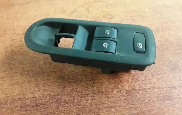 Renault Megane II Electric window control switch 156018070