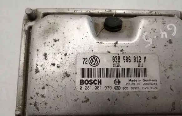 Volkswagen Golf IV Engine control unit/module 038906012M 0281001979 28SA4240