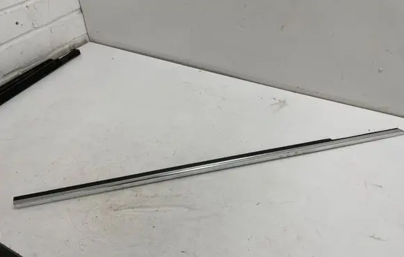 Mercedes-Benz CLS C218 X218 Front door glass trim molding 