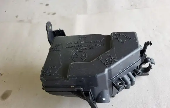 Alfa Romeo Giulietta Fuse box cover 50514168