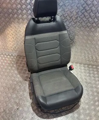 Citroen C4 III e-C4 Front passenger seat PK19258