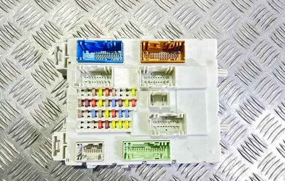 Ford Grand C-MAX Fuse module AV6N14A073EF