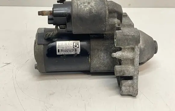Peugeot 208 Starter motor M000T22471 9663528880