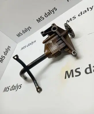 Mercedes-Benz C W203 Oil pump A6111810047 6111810047 A1111810301