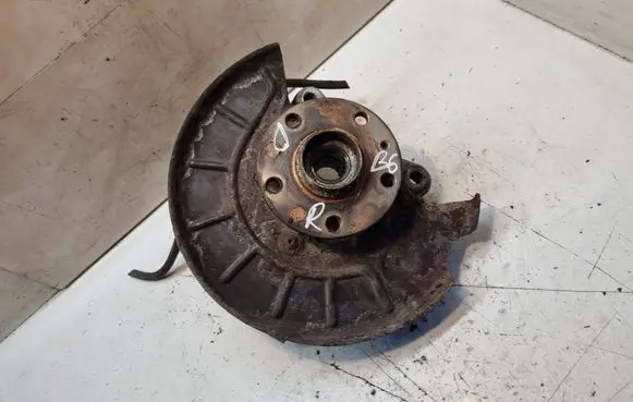 Volkswagen PASSAT B6 Front wheel hub 230505