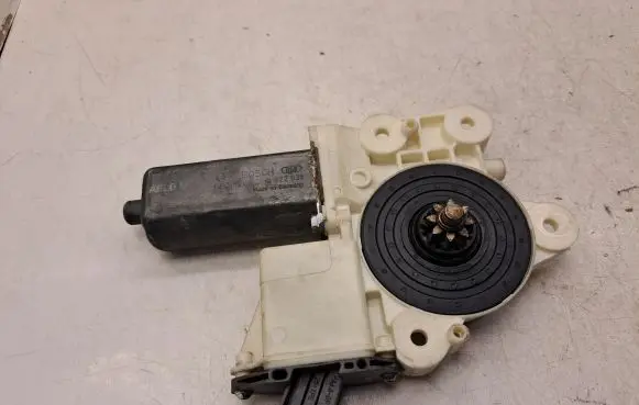 Toyota Avensis T250 Front door window regulator motor 6982005050 992045100