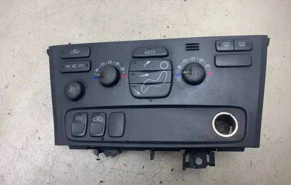Volvo S60 Climate control unit 8682930 M607DG00114