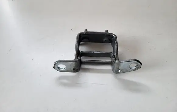 Nissan Juke II F16 Rear door upper hinge