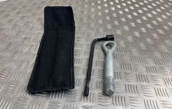 Renault Koleos I Tool set 