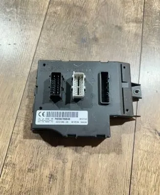 Renault Master II SAM control unit P8200789846 281212863A