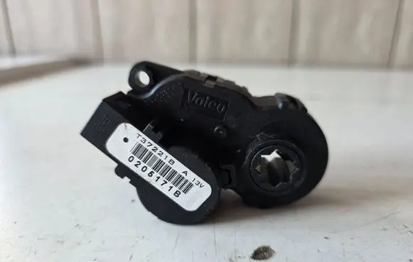 Renault Kadjar Air flap motor/actuator T37221B 0205171B