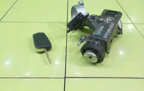 Chevrolet Orlando Ignition lock 4121694