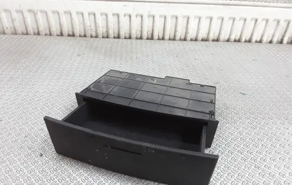 KIA Sorento Glove box 845703E000PH