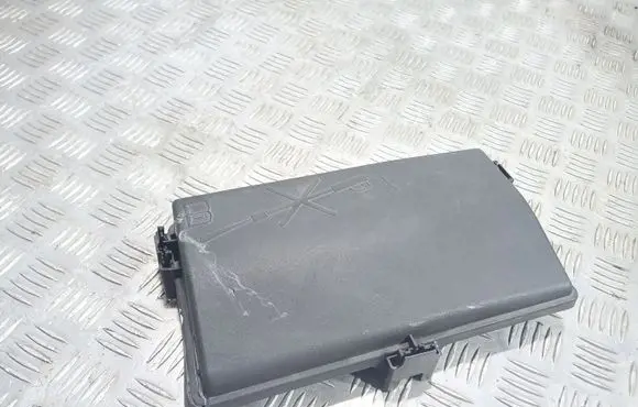 Opel Insignia A Fuse box cover 13222784