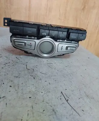 Honda Jazz Climate control unit D067G