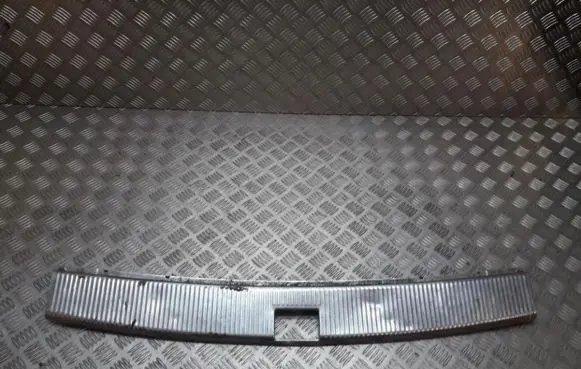 Volkswagen Touareg I Other trunk/boot trim element 7l6863459