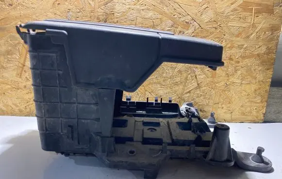 Volkswagen Jetta V Battery box tray 1K0915333C