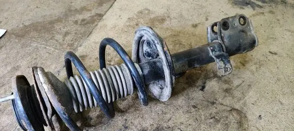 Nissan Qashqai Front shock absorber with coil spring