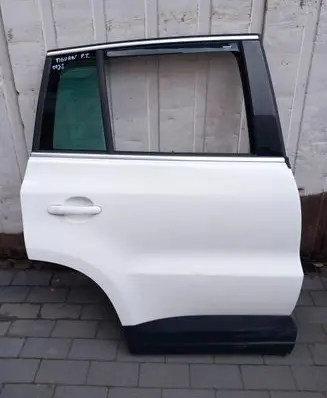 Volkswagen Tiguan Rear door