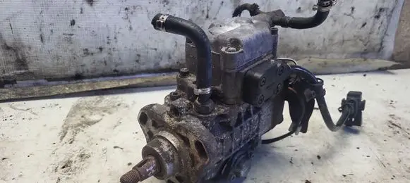 Audi A4 S4 B5 8D Fuel injection high pressure pump 02897126