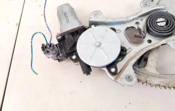 Subaru Outback Front door window regulator motor