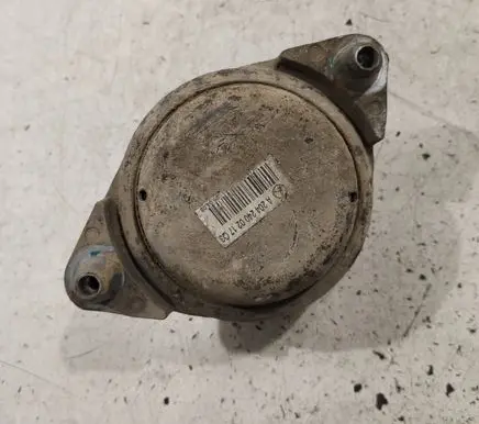 Mercedes-Benz C W204 Engine mount bracket A2042400217Q3