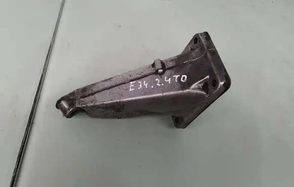 BMW 5 E34 Engine mounting bracket 1127362 11811127362 11811175602