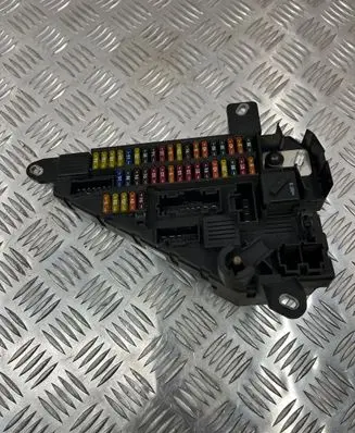 BMW 5 E60 E61 Fuse module 9138830