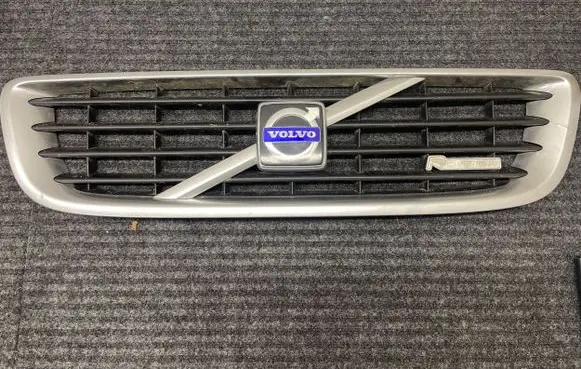 Volvo V50 Front bumper upper radiator grill 30744914 30744915 30744916
