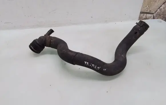 Volkswagen Touran I Engine coolant pipe/hose