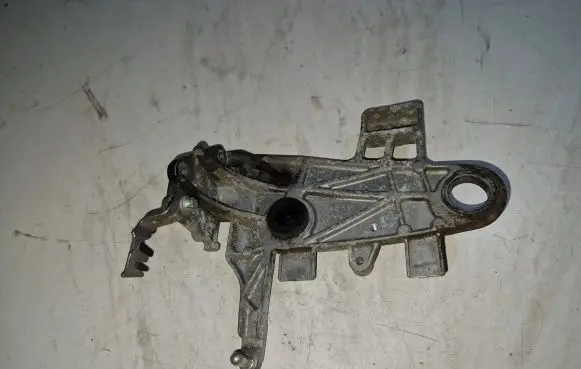 Mercedes-Benz E W212 Engine mounting bracket A6510902241