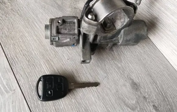 Toyota Avensis T250 Ignition lock 45020-