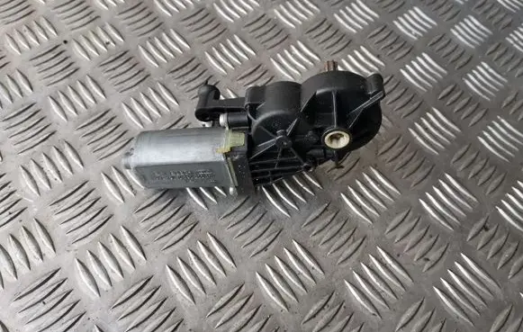 Mercedes-Benz E W211 Seat adjustment motor 0390203211