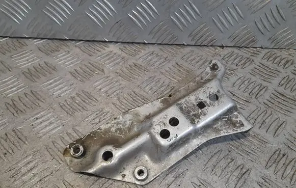 Audi A3 S3 8P Fender mounting bracket 8P0821134