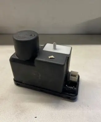 Audi 100 S4 C4 Central locking vacuum pump 8TN00689300
