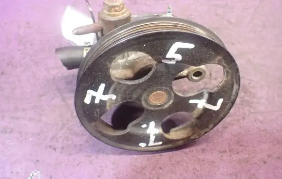 Mitsubishi Carisma Power steering pump