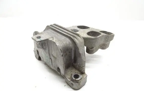 Mercedes-Benz A W176 Engine mounting bracket 26008326
