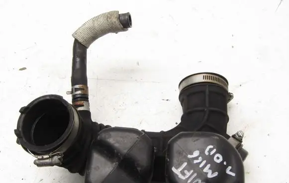 Suzuki Swift III Air intake hose/pipe 1388164R00