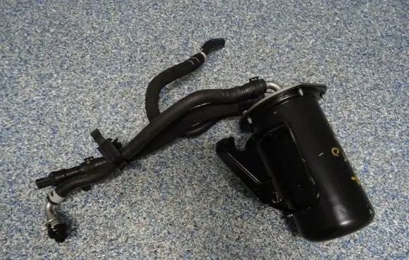 Volkswagen Golf VII Fuel filter housing 5Q012739BC