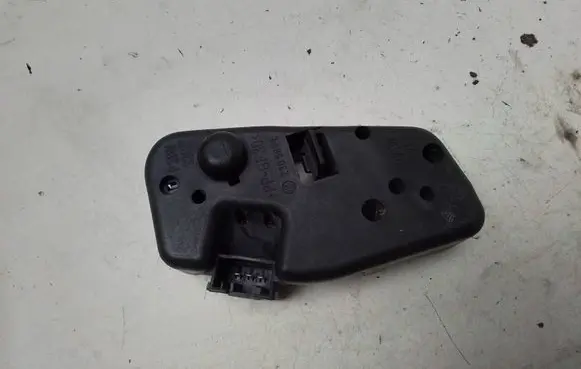 BMW 3 E46 Tail light bulb cover holder 230569L