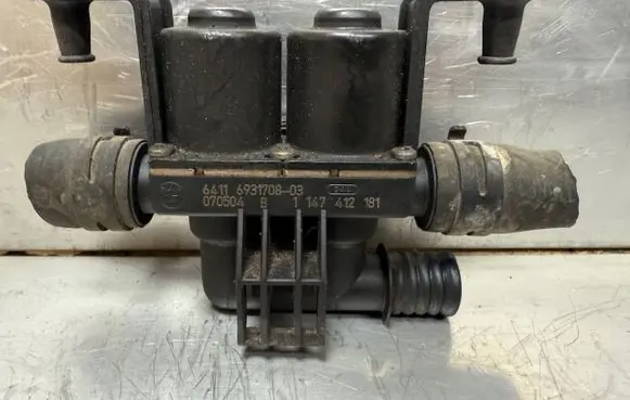 BMW 5 E60 E61 Coolant heater control valve 6931708