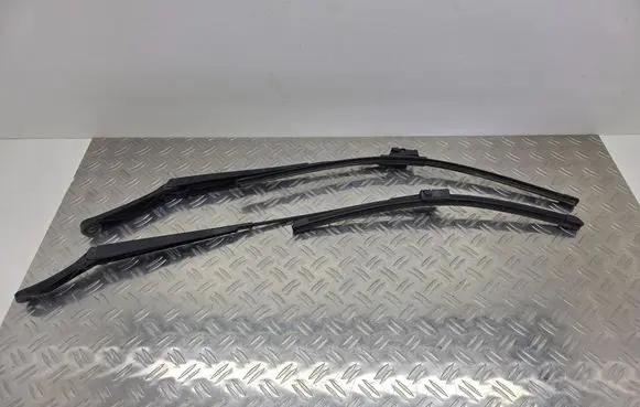 Front wiper blade arm
