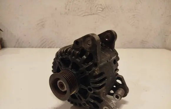 Volkswagen Golf V Generator/alternator 03C903023B 2542731D