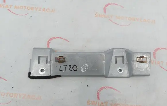Nissan X-Trail T32 Fender mounting bracket 