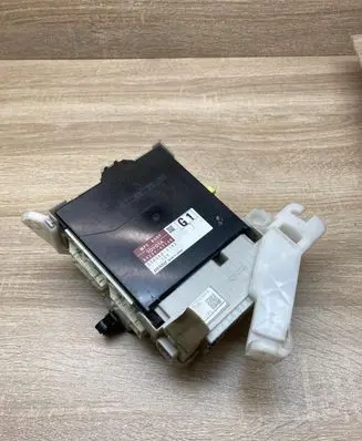 Toyota Prius (XW30) Fuse module 8922147140 8273047450A