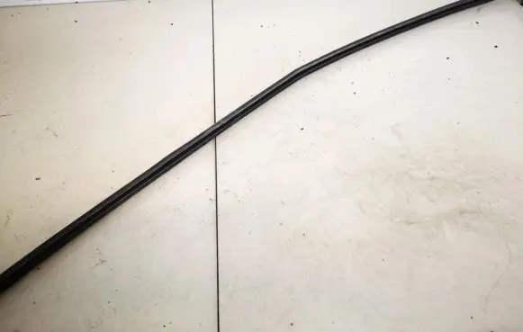 Seat Altea Front door glass trim molding 5p0837477